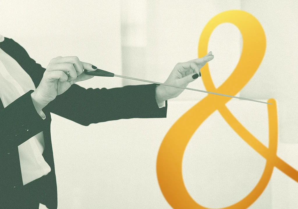 Animatrice d'événement professionnel orchestrant un événement d’entreprise – coordination, leadership et gestion de l’ambiance lors d’animations collectives